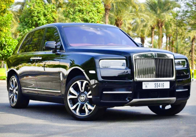 Black Rolls Royce Cullinan 2019